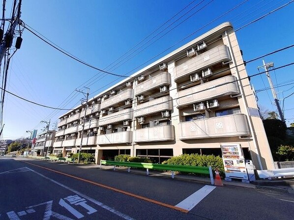 クリスタルマンションの物件外観写真